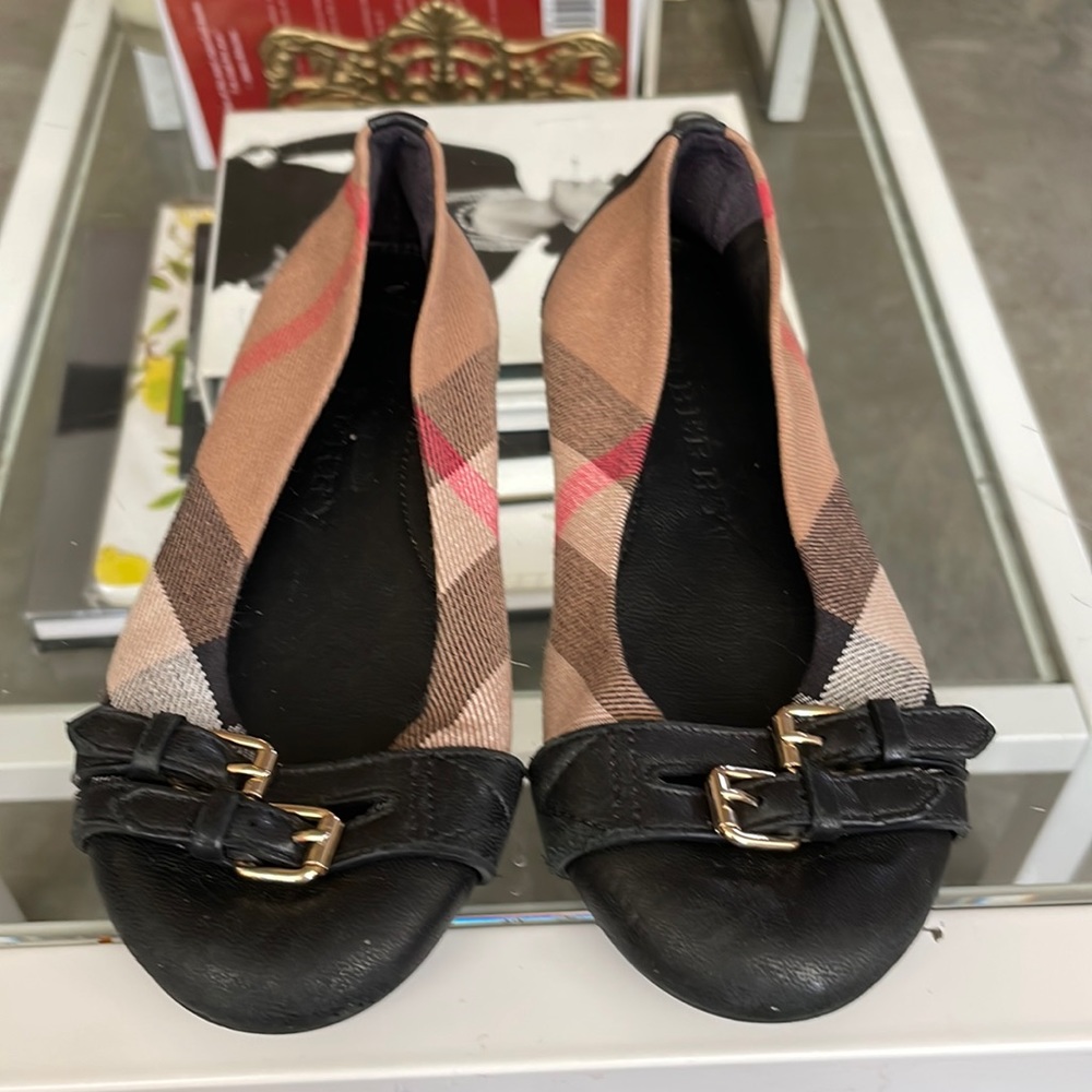 Burberry little girl flats